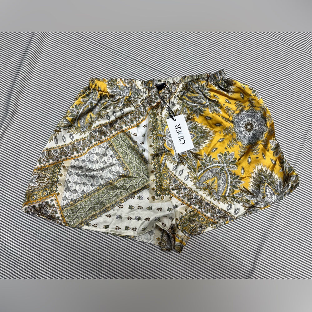 CIDER Boho Paisley Shorts NWT Size S - Picture 2 of 3